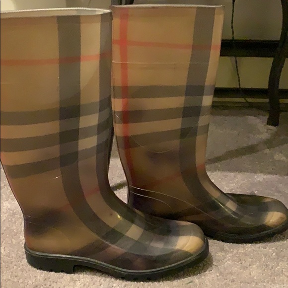 Burberry Rainboots - Picture 2 of 6